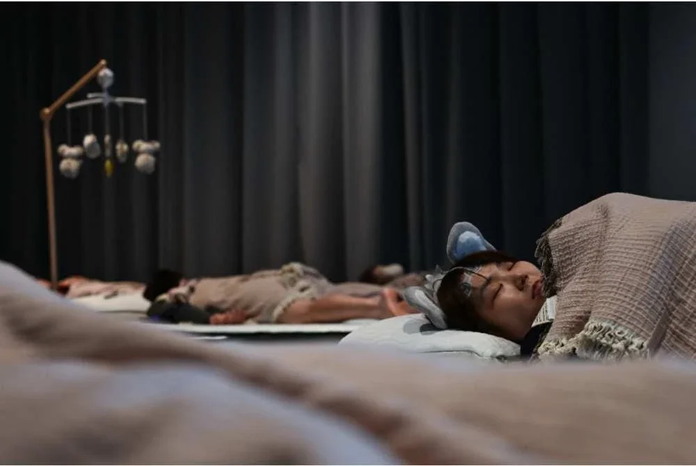 Peserta nyenyak tidur ketika dirakam lensa kamera. Foto AFP