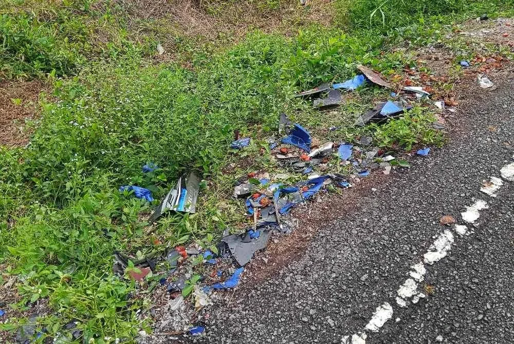 Lokasi nahas membabitkan sebuah motosikal dan lori yang mengorbankan tiga nyawa.