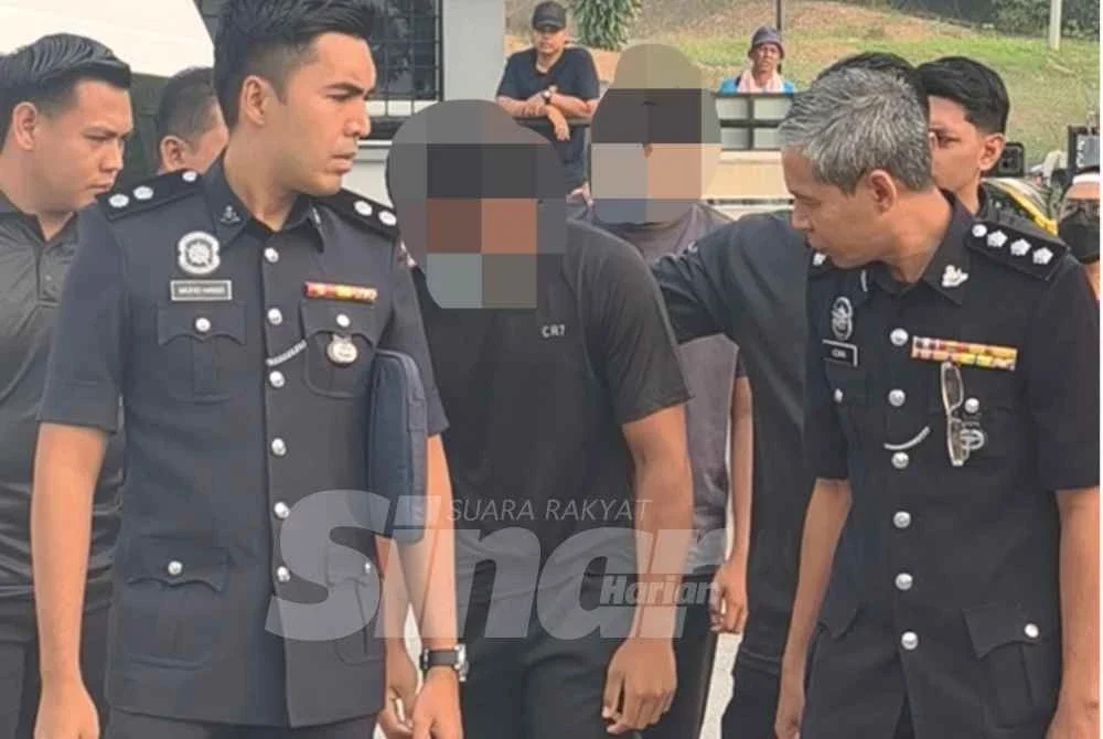 Dua pelajar lelaki Tingkatan Empat dihadapkan ke Mahkamah Majistret Kuala Pilah pada Khamis.