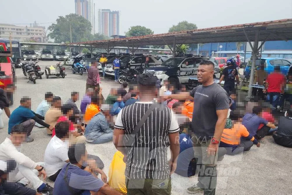 JPJ melaksanakan proses dokumentasi terhadap warga asing yang ditahan menerusi Op Pewa di Kuala Lumpur pada Khamis.