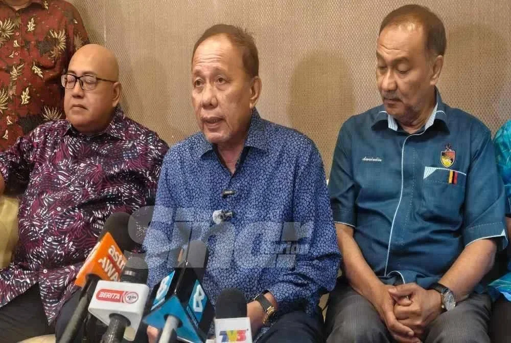 Ismail (tengah) ditemui pemberita selepas Majlis Amanat dan Penyampaian Watikah Pelantikan JPKK Negeri Sembilan Penggal 2026–2028
