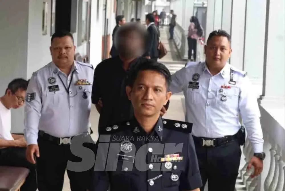 Pihak polis membawa Bryan (belakang tengah) ke Mahkamah Majistret Kuala Lumpur pada Khamis.