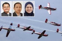 Aksi pesawat aerobatik ketika pertunjukan udara sempena LIMA yang menjadi antara tarikan utama acara berkenaan. Foto kecil dari kiri: Aimi Zulhazmi, Zaki dan Norlida Hanim