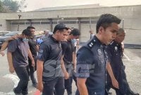 Kedua-dua pelajar berusia 16 tahun itu bakal dituduh mengikut Seksyen 302 Kanun Keseksaan dibaca bersama Seksyen 34 Kanun Keseksaan.