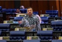 Amir Hamzah ketika sesi Pertanyaan-Pertanyaan Bagi Jawab Lisan sempena Mesyuarat Ketiga, Penggal Kelima, Parlimen ke-15 di Bangunan Parlimen. Foto Bernama