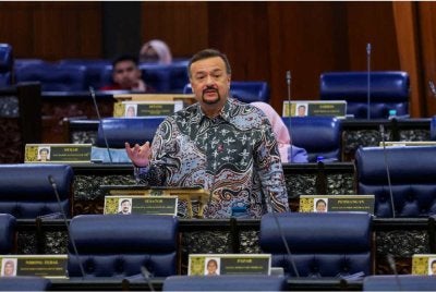 Amir Hamzah ketika sesi Pertanyaan-Pertanyaan Bagi Jawab Lisan sempena Mesyuarat Ketiga, Penggal Kelima, Parlimen ke-15 di Bangunan Parlimen. Foto Bernama