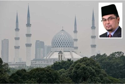 Sekitar bandar raya Shah Alam terjejas akibat diselubungi jerebu. Foto kecil: Mohd Shahzihan
