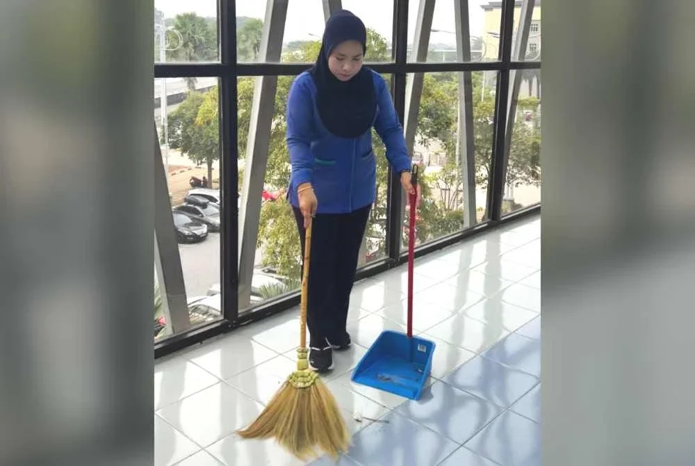 Anis Maisarah memulakan tugas jam 7.30 pagi. Foto ihsan Anis Maisarah