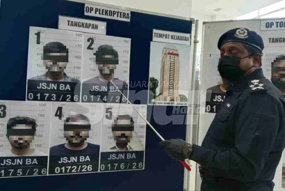 Hussein menunjukkan antara suspek yang diberkas menerusi Ope Plekoptera dalam sidang media di IPK Kuala Lumpur pada Jumaat.