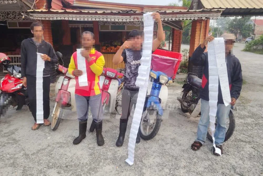 Antara penunggang motosikal warga asing yang ditahan JPJ menerusi Op Pewa di sekitar Meru, Klang pada Jumaat.
