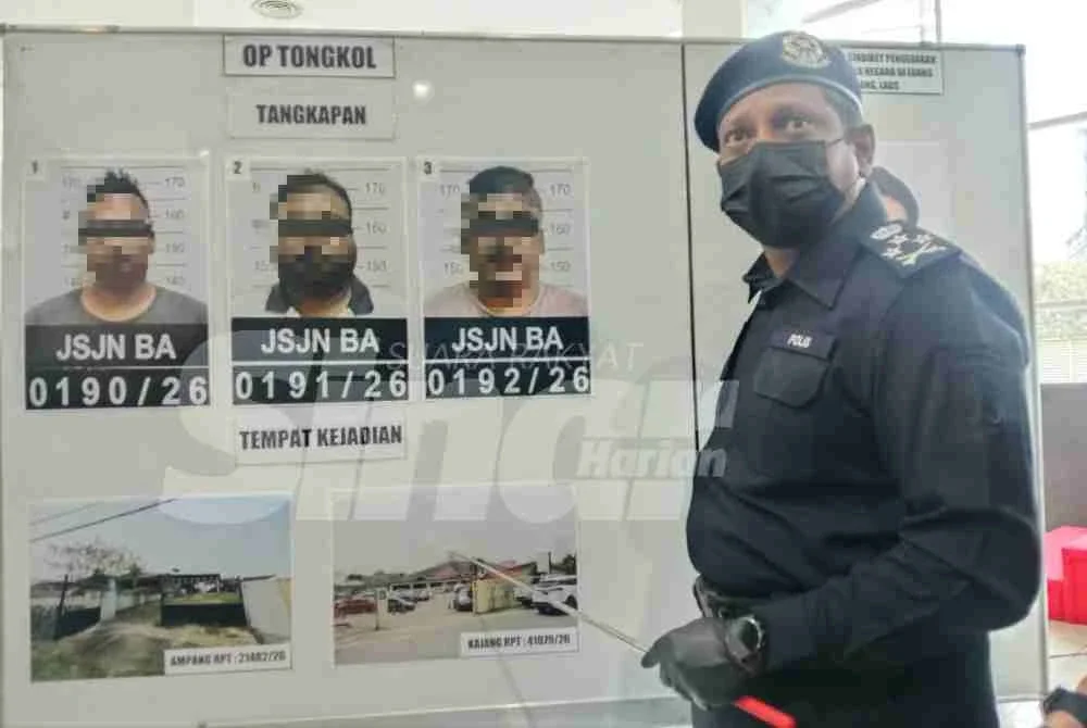 Hussein menunjukkan suspek yang ditahan menerusi Op Tongkol pada 1 Oktober lalu.