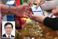 Bantuan bersasar diharap dapat meringankan tekanan kos sara hidup rakyat. Gambar kecil: Siong Hoo