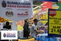 Sumbangan Tunai Rahmah dan Sumbangan Asas Rahmah tetap penting, terutama bagi keluarga berpendapatan rendah. Gambar hiasan