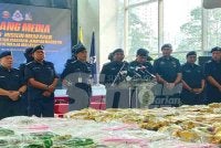 Hussein semasa sidang akhbar di Ibu Pejabat Polis Kontinjen (IPK) Kuala Lumpur pada Jumaat.