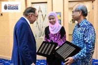 Perdana Menteri, Datuk Seri Anwar Ibrahim bertemu dengan pereka, David dan Amira pada pagi Jumaat.