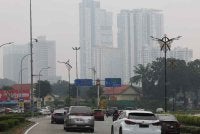 Keadaan sekitar bandar raya Johor Bahru yang diselubungi jerebu pada Jumaat menjejaskan jarak penglihatan susulan kemerosotan kualiti udara. Foto Bernama 