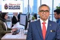 Inisiatif lain termasuk galakan dan pengecualian cukai serta peruntukan RM80 bilion bagi subsidi, bantuan dan insentif turut memperlihatkan usaha kerajaan menghargai rakyat dan penjawat awam. Gambar Azri Abu Bakar (kanan).