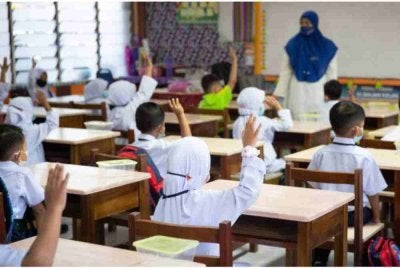 Sekolah hebat bukan hanya menghasilkan ramai murid cemerlang, sebaliknya, ia mampu membuatkan murid berasa selamat, dihargai dan didengari. Foto hiasan 