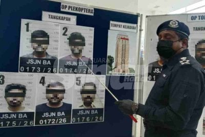 Hussein menunjukkan antara suspek yang diberkas menerusi Ope Plekoptera dalam sidang media di IPK Kuala Lumpur pada Jumaat.