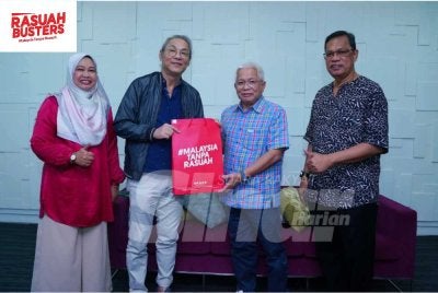 Dari kiri: Wan Normi, Hiro Tan, Hussamuddin dan Sakaria di Karangkraf pada Jumaat - Foto SINAR HARIAN/MOHD HALIM ABDUL WAHID