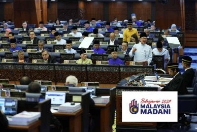 Anwar yang juga Menteri Kewangan, membentangkan Belanjawan 2027 di Dewan Rakyat pada Jumaat. Foto Bernama