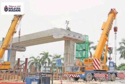 Kerajaan akan memantapkan ketelusan dengan menzahirkan maklumat projek termasuk kontraktor dan nilai kontrak. - Gambar hiasan 