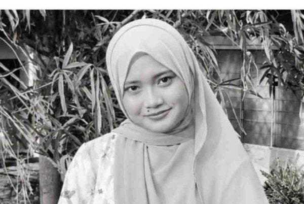 Pelajar Tingkatan Empat, Irene Sofiya Mohd Khairool Faisal, 16, dipercayai maut selepas dipukul berulang kali menggunakan sebatang besi sepanjang 96 sentimeter, termasuk pada bahagian kepala, dalam kejadian di sebuah sekolah menengah di Yong Peng, Batu Pahat, Sabtu lalu.