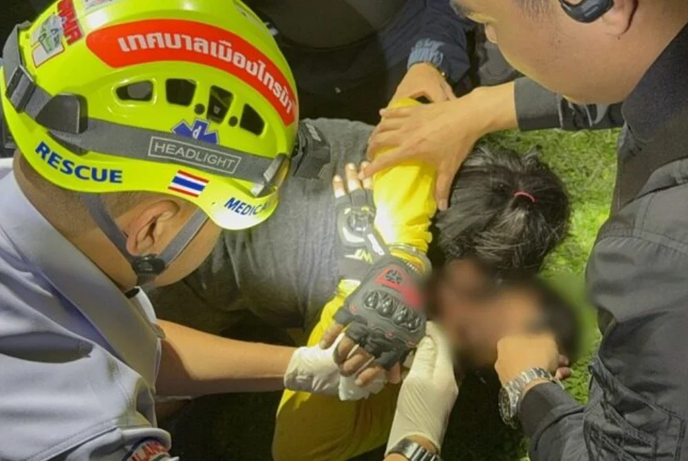 Suspek menyerah diri kepada polis selepas permintaannya memeluk ibu dan isteri dipenuhi. Foto: media sosial