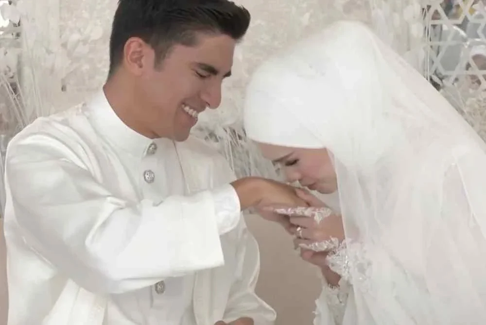 Bella Astillah selamat diijabkabulkan bersama pasangannya, Syed Saddiq dengan sekali lafaz pada pagi Sabtu.