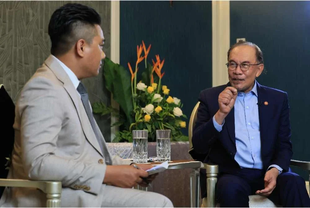 Anwar ketika berucap pada Program Khas Belanjawan MADANI 2027 di Kompleks Seri Perdana hari ini. - Foto: Bernama