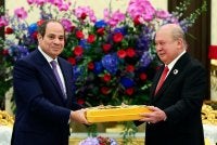 Sultan Ibrahim mengurniakan Darjah Utama Seri Mahkota Negara kepada Presiden Mesir, Abdel Fattah El-Sisi (kiri) pada Istiadat Sambutan Negara di Istana Negara, Sabtu. Foto Bernama