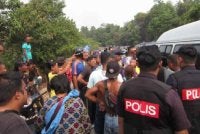 Polis menahan empat lagi lelaki bagi membantu siasatan berhubung insiden provokasi di kawasan Hutan Simpan Kekal (HSK) Ramsar, Tasek Bera pada Selasa.