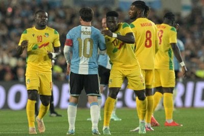 Pemain Benin kecewa layanan diberikan kepada pasukan mereka selepas perlawanan menentang Argentina. Foto AFP