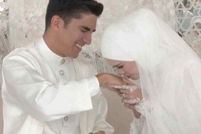 Bella Astillah selamat diijabkabulkan bersama pasangannya, Syed Saddiq dengan sekali lafaz pada pagi Sabtu.