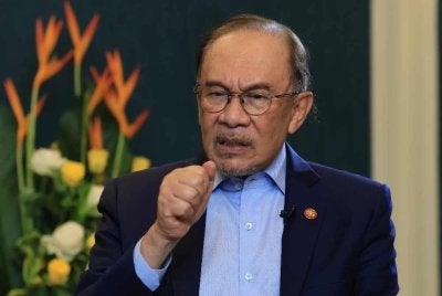 Anwar ketika berucap pada Program Khas Belanjawan MADANI 2027 di Kompleks Seri Perdana hari ini. - Foto: Bernama