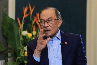 Anwar ketika berucap pada Program Khas Belanjawan MADANI 2027 di Kompleks Seri Perdana hari ini. - Foto: Bernama
