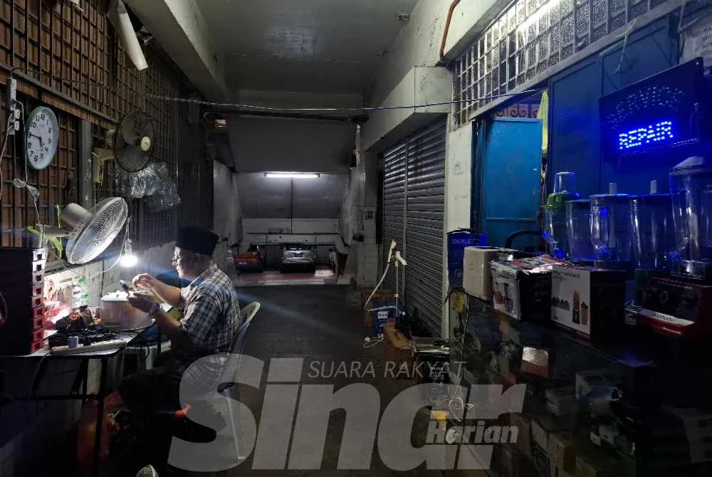 Ahmad Zailani berharap, masyarakat tidak terlalu mudah membuang barangan elektrik dan elektronik yang rosak kerana ia akhirnya menyumbang kepada masalah sisa elektronik atau e-waste.
