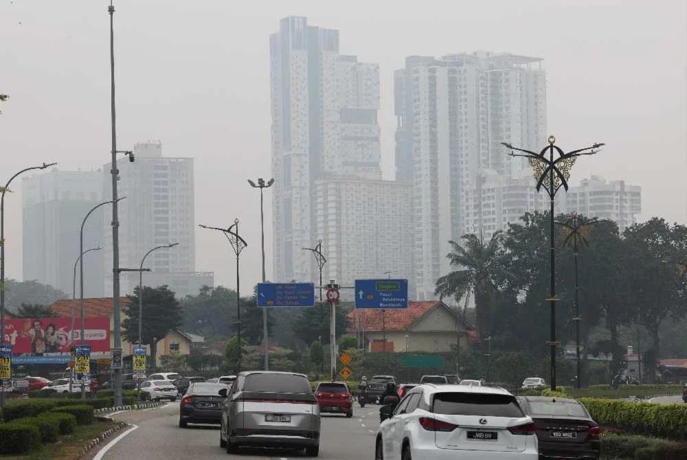 Tujuh kawasan di Johor mencatat IPU tidak sihat, iaitu Larkin (178), Kota Tinggi (166), Tangkak (164), Segamat (162), Pengerang (160), Kluang (159) dan Batu Pahat (151). Foto hiasan/Bernama 