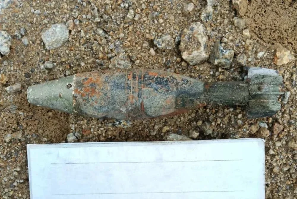 Bom mortar yang ditemui di tepi Sungai Chemangkoh. Foto: PDRM