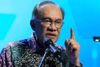 Anwar ketika berucap pada Majlis Makan Malam dan Perasmian iFUTURE 2026 di Dewan Merdeka, WTCKL hari ini. - Foto: Bernama