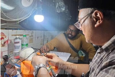 Perkhidmatan disediakan Ahmad Zailani mendapat kepercayaan pelanggan bukan sahaja sekitar Ipoh, tetapi merentasi negeri berhampiran.