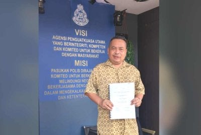 Mohd Nazrul Izad membuat laporan polis berhubung kes video tuduhan ke atasnya di Balai Polis Indera Mahkota pada Sabtu.
