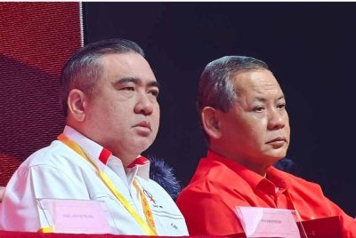Anthony Loke dan Aminuddin pada Konvensyen Tahunan DAP Negeri Sembilan Ke-24