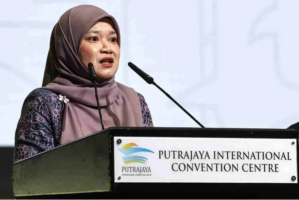 Fadhlina berucap pada Majlis Perasmian Petah KPM 2026 peringkat kebangsaan di Pusat Konvensyen Antarabangsa Putrajaya, pada Isnin. Foto: Bernama