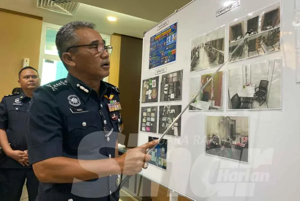 Adzli menunjukkan ruang premis yang disyaki digunakan sebagai tempat operasi sindiket berkenaan.