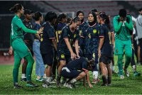 Barisan pemain Malaysia selepas tewas 0-4 kepada India dalam saingan Kelayakan Piala Asia Wanita B-17 2027 di Stadium Majlis Perbandaran Selayang, hari ini. - Foto : Bernama