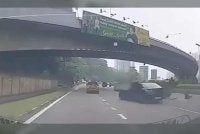 Tangkap layar video tular memaparkan keadaan kemalangan di Jalan Kuching pada Sabtu.