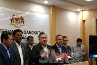 Anthony (empat dari kanan) ketika bercakap kepada pemberita di Putrajaya pada Isnin. 
