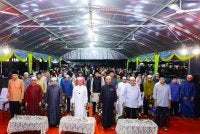 Mohamad (tengah) ketika majlis perasmian Fiesta Affin Islamic International Wakaf Fund Run 2026