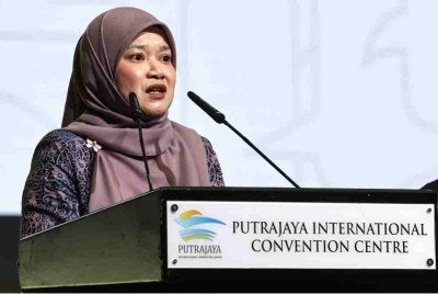 Fadhlina berucap pada Majlis Perasmian Petah KPM 2026 peringkat kebangsaan di Pusat Konvensyen Antarabangsa Putrajaya, pada Isnin. Foto: Bernama
